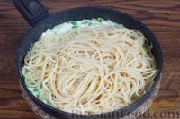 Спагетти с зелёным горошком, сыром и грецкими орехами