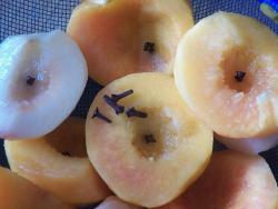 Консервированные персики в вине
