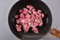 Свинина, тушенная с грибами и помидорами, в сметане