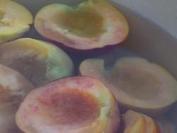 Консервированные персики в вине